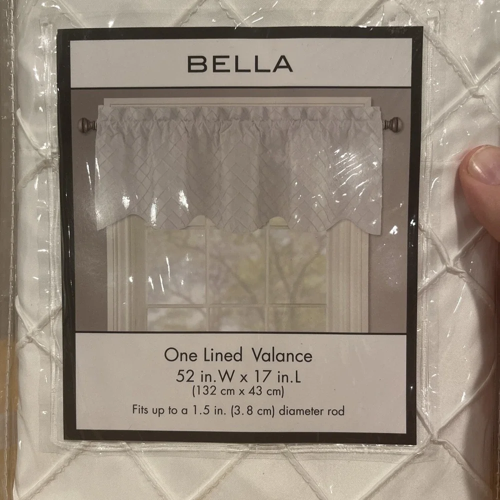 Bella White Diamond Lined Valance 52x17